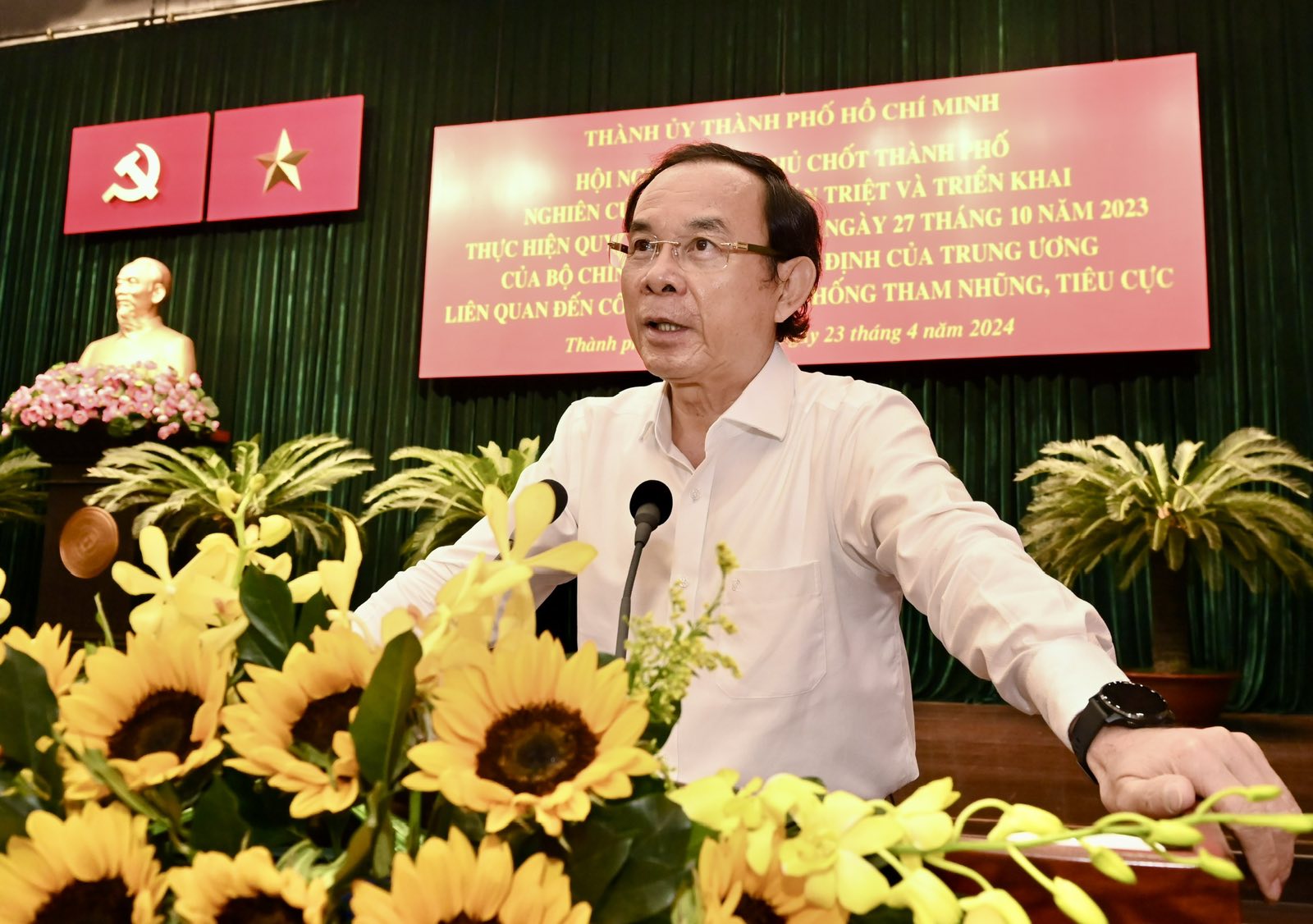 Bí thư Thành ủy TP. Hồ Chí Minh Nguyễn Văn Nên phát biểu và lưu ý nhiều nội dung quan trọng tại hội nghị (Ảnh: Việt Dũng).